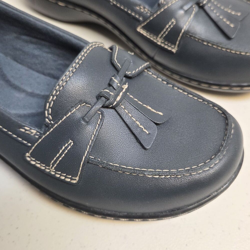 Clarks ASHLAND BUBBLE Tassel Loafer Womens  8.5W  Wide Blue Leather Slip-on Mocs - Picture 14 of 16